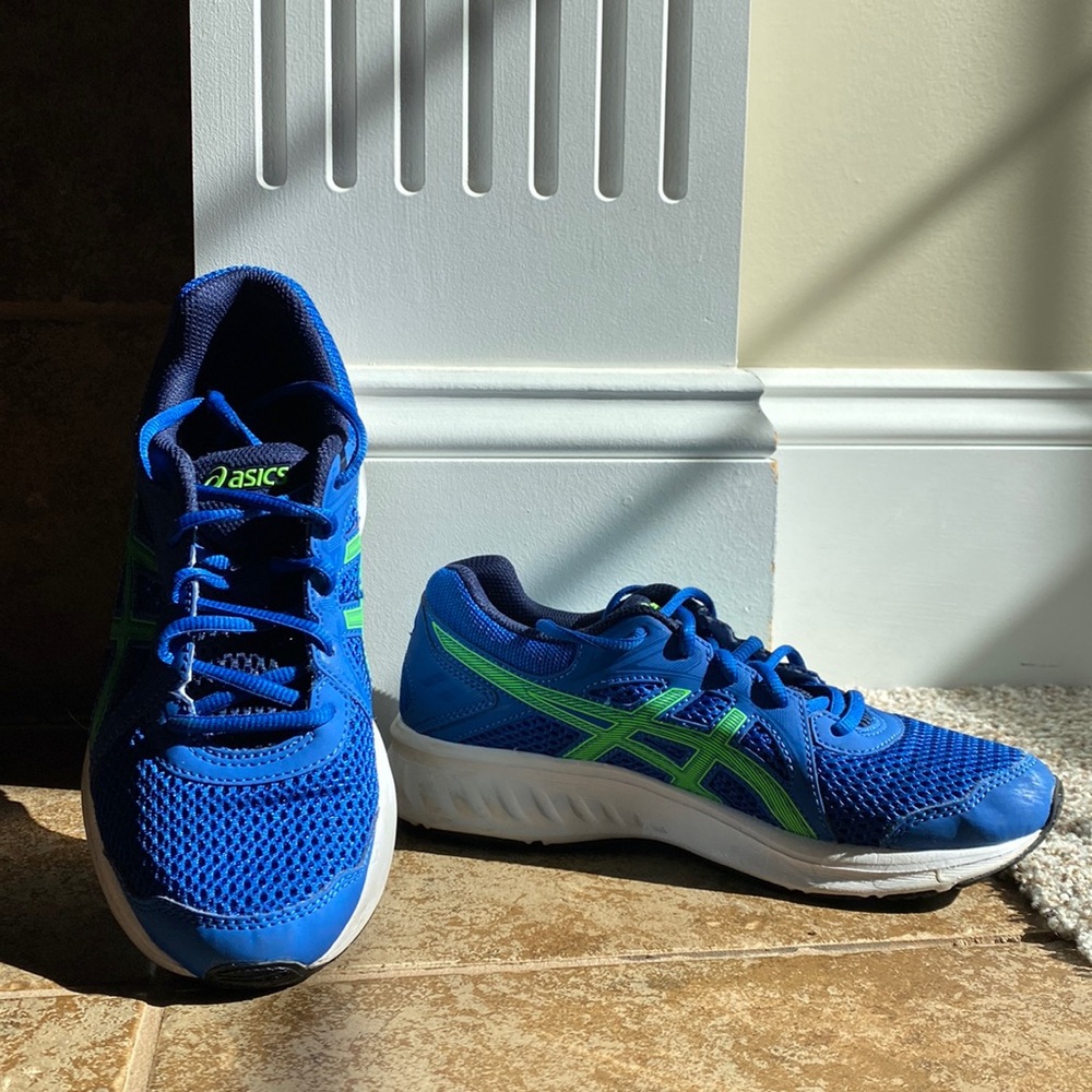 Like new boys Asics sneakers size 5